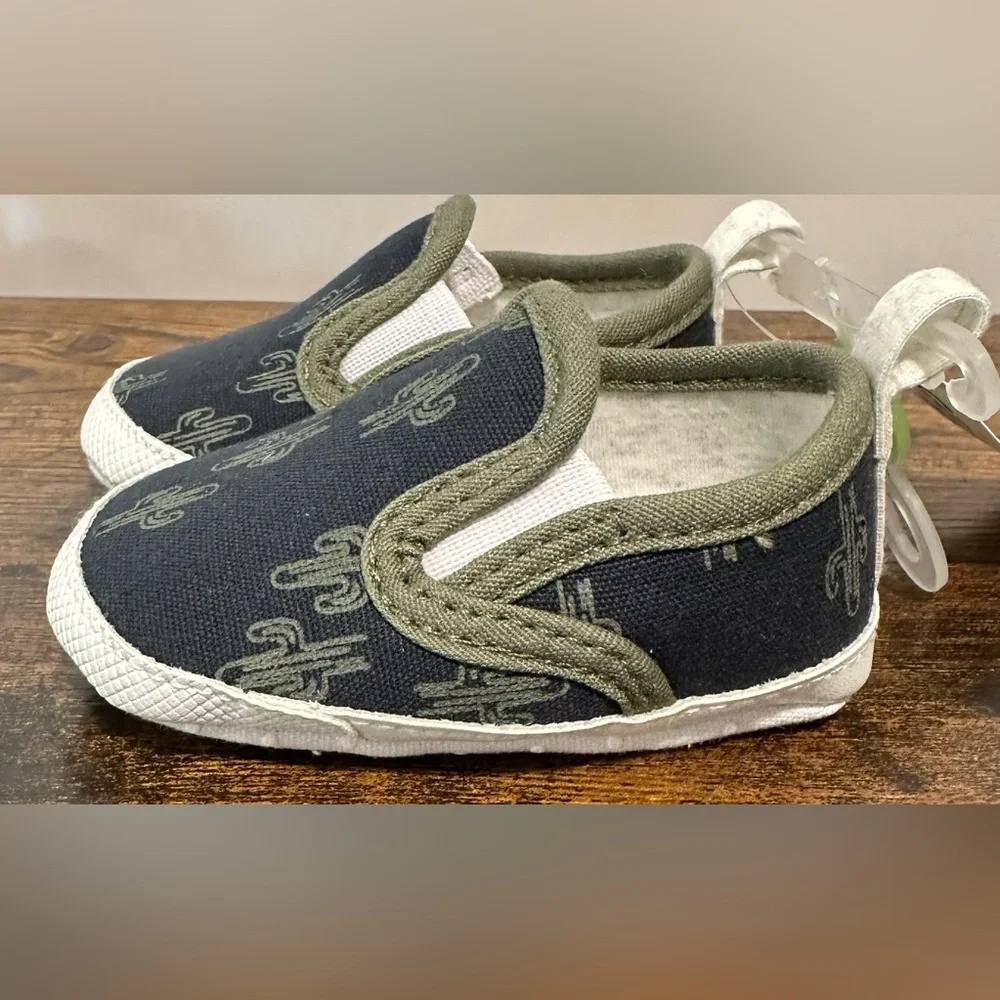 Carters Lot Of 2 Pairs Baby Boy Shoes/Sandals NWT Size 1 (0-3 months )